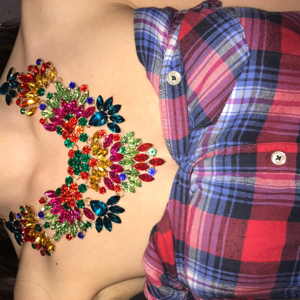 Beautiful big necklace!!